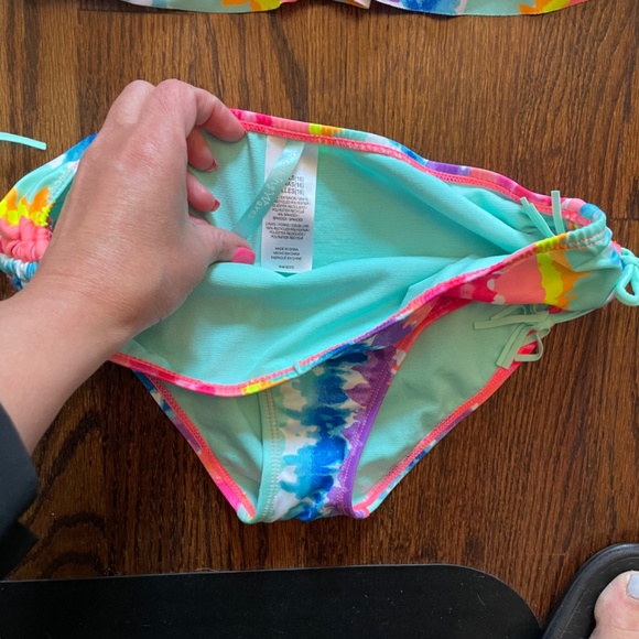 Girls size 16 swimsuit - Picture 2 of 3